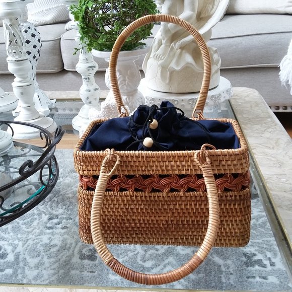Boutique Handbags - SO PRETTY Wicker BOX Drawstring HANDBAG